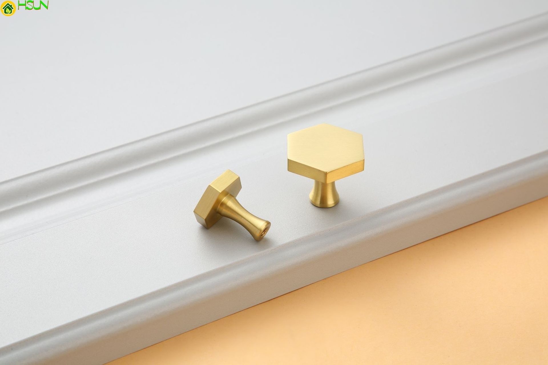 Yeni Çin TV dolap kapağı tutac - Furniture Hardware Paint incelemesi ve fiyatı